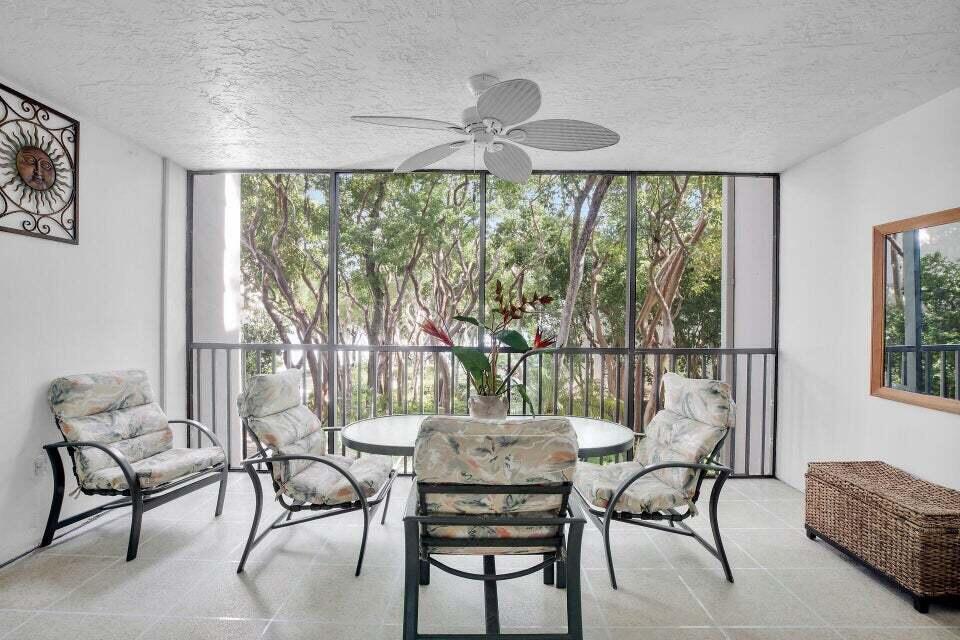 97652 Overseas Highway APT M10