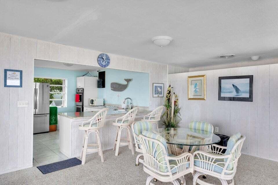 97652 Overseas Highway APT M10