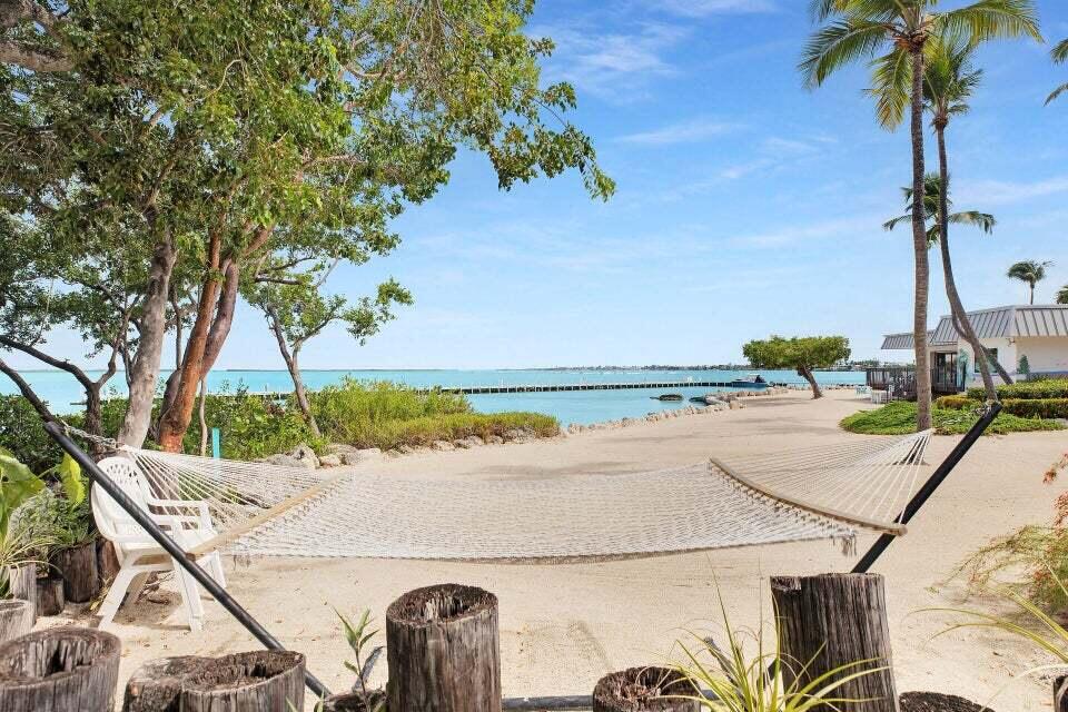 97652 Overseas Highway APT M10