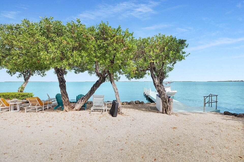 97652 Overseas Highway APT M10