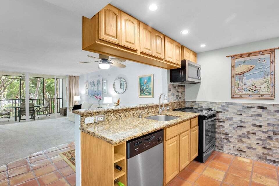 97652 Overseas Highway APT M10