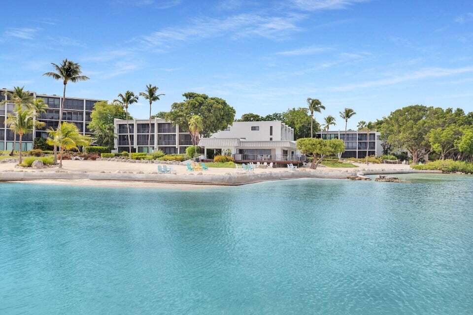 97652 Overseas Highway APT M10
