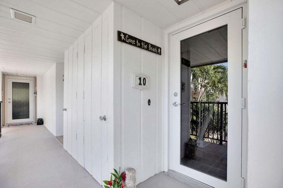 97652 Overseas Highway APT M10