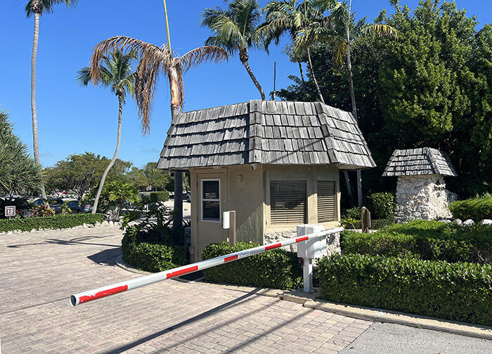 96000 Overseas Highway S8 + 24' Boat Slip