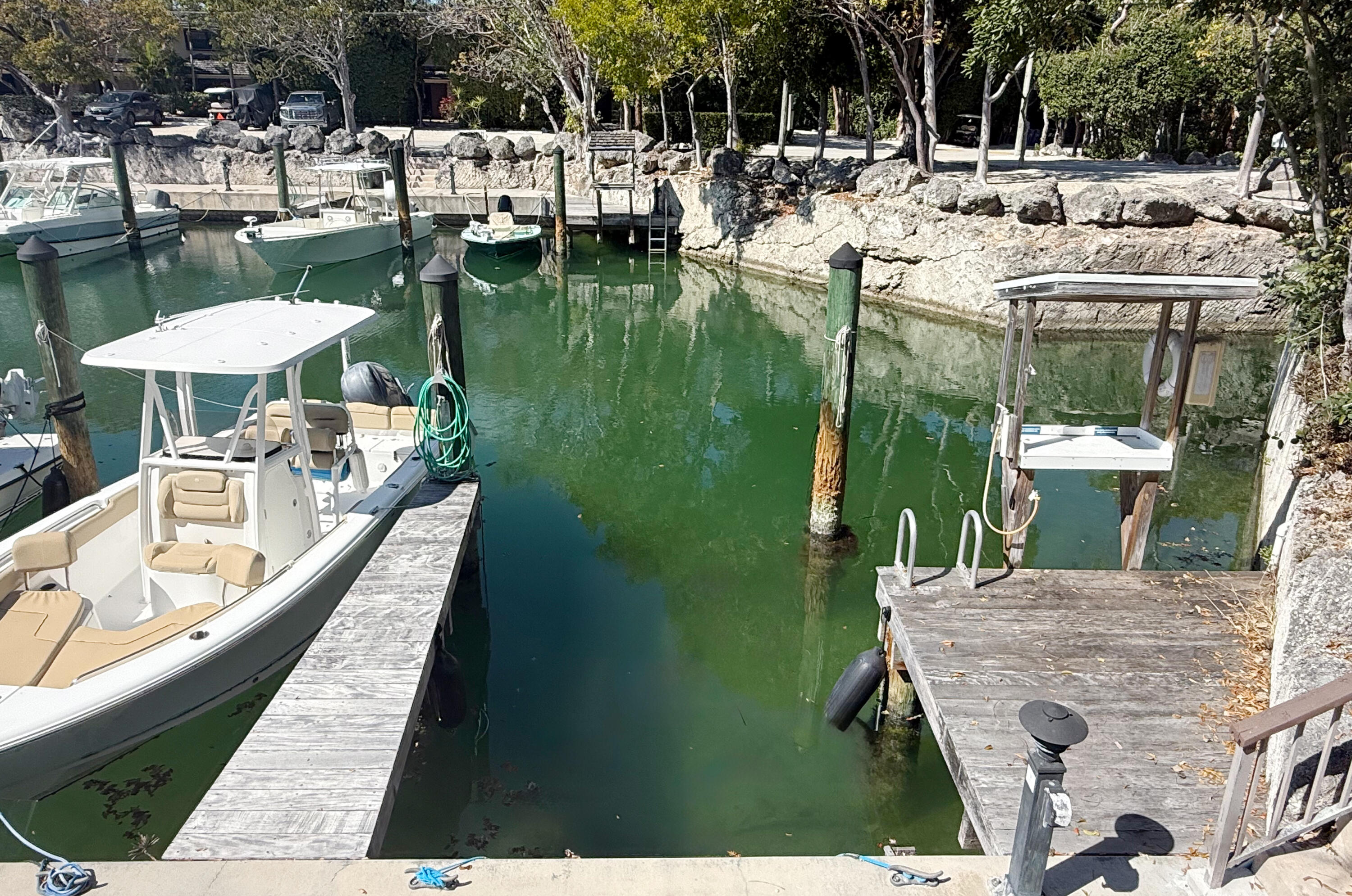 96000 Overseas Highway S8 + 24' Boat Slip