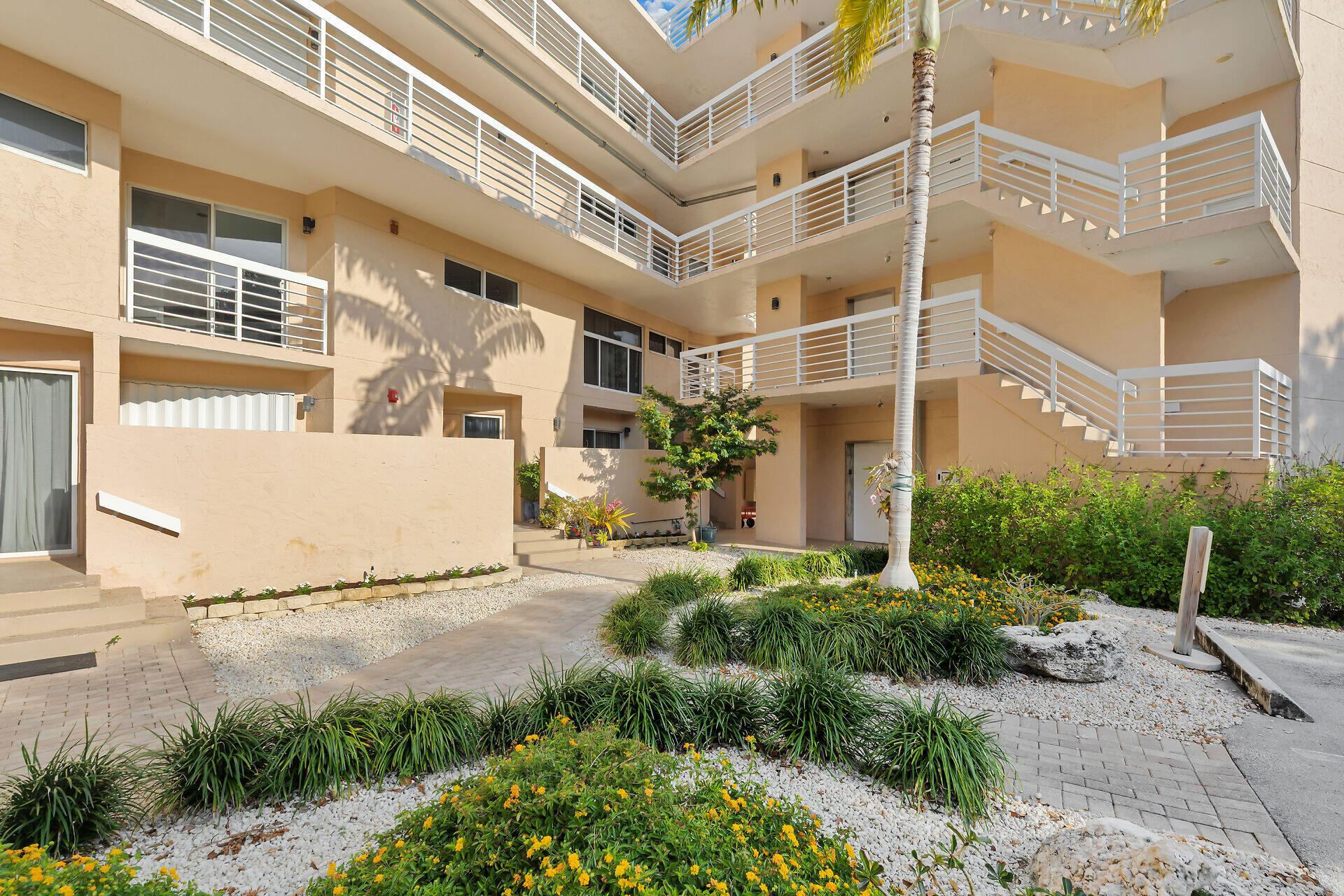80450 Overseas Highway APT 106