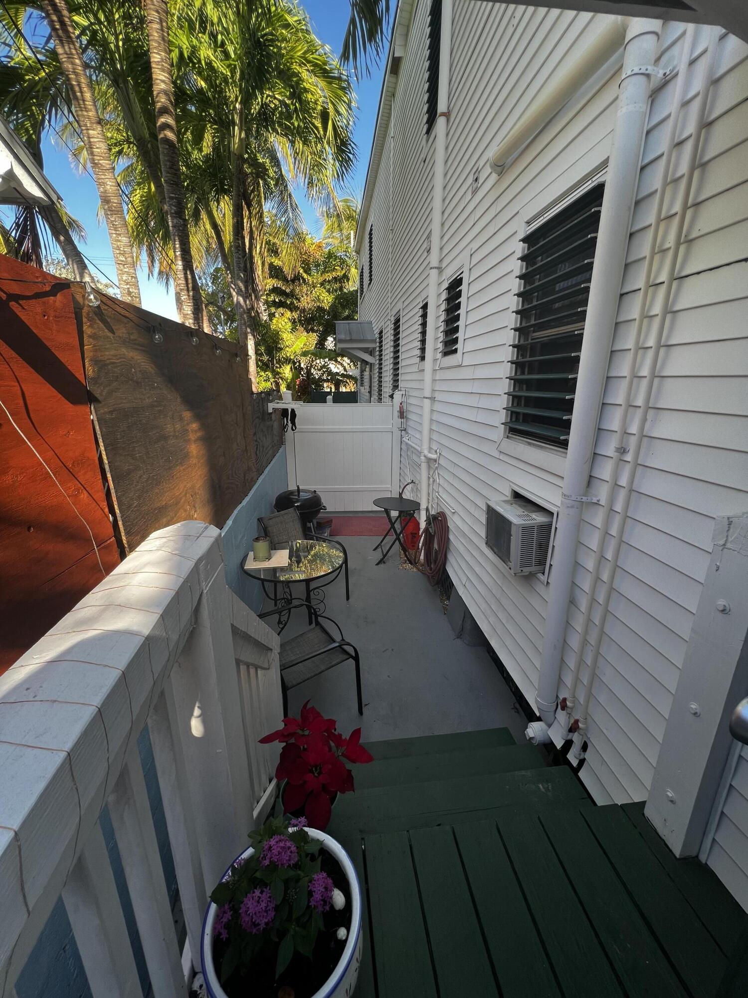 1830 Fogarty Avenue APT 4