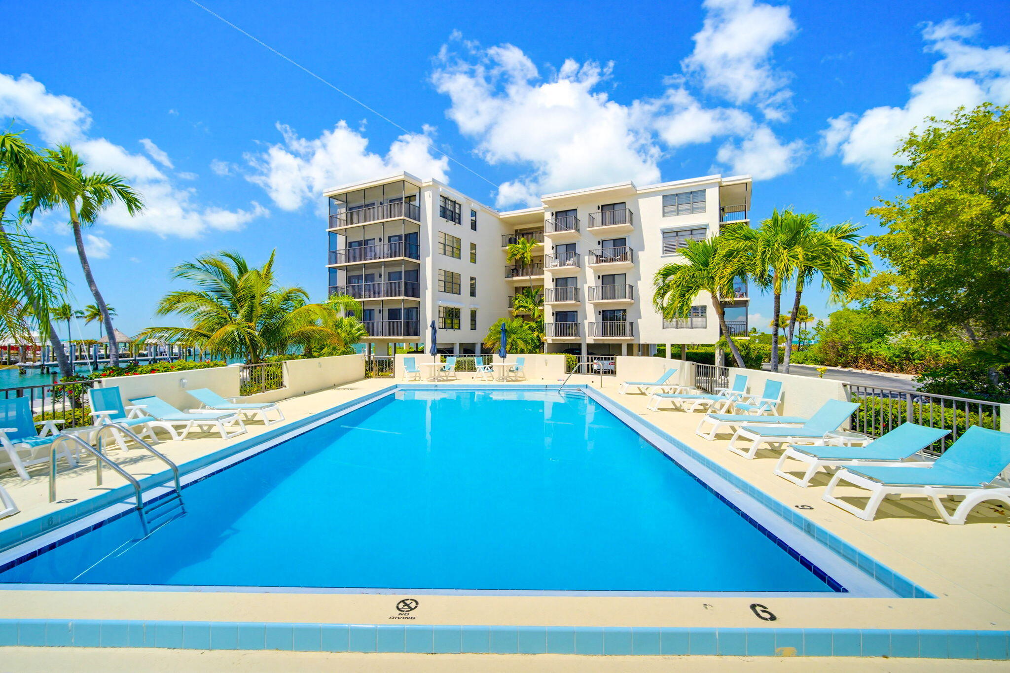 1500 Overseas Highway 204