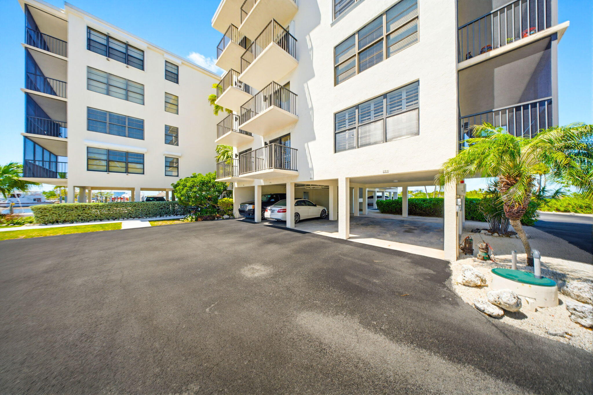 1500 Overseas Highway 204