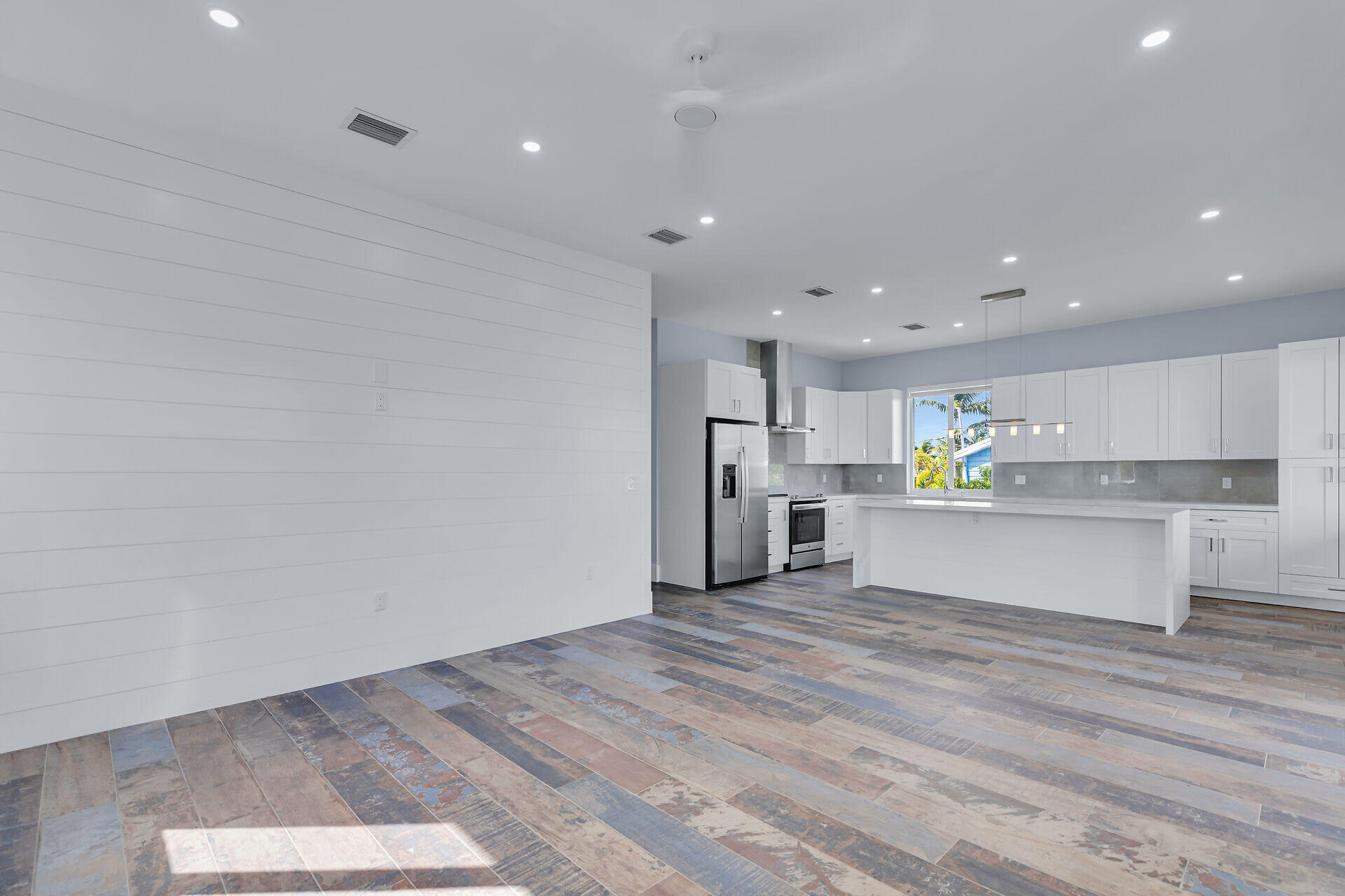 124 Venetian Way