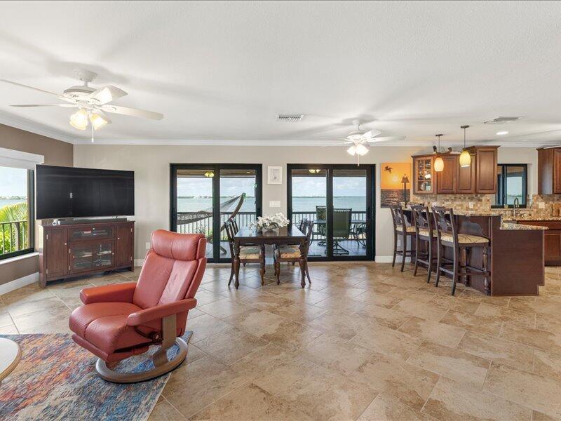 1112 W Shore Drive