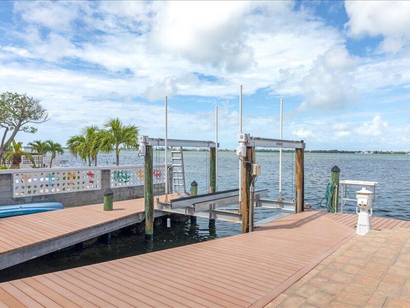 1112 W Shore Drive