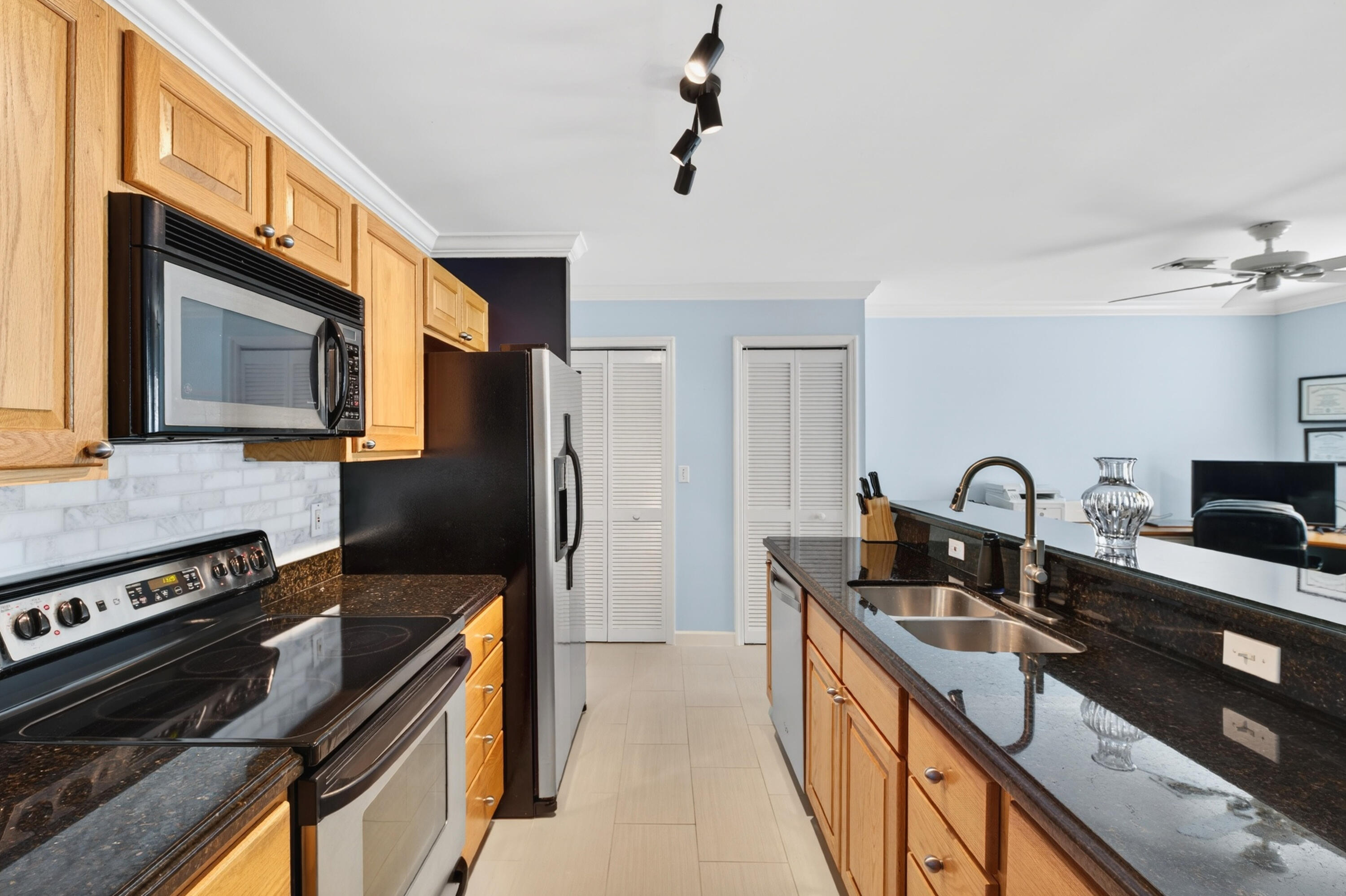 3029 N Roosevelt Boulevard APT 11
