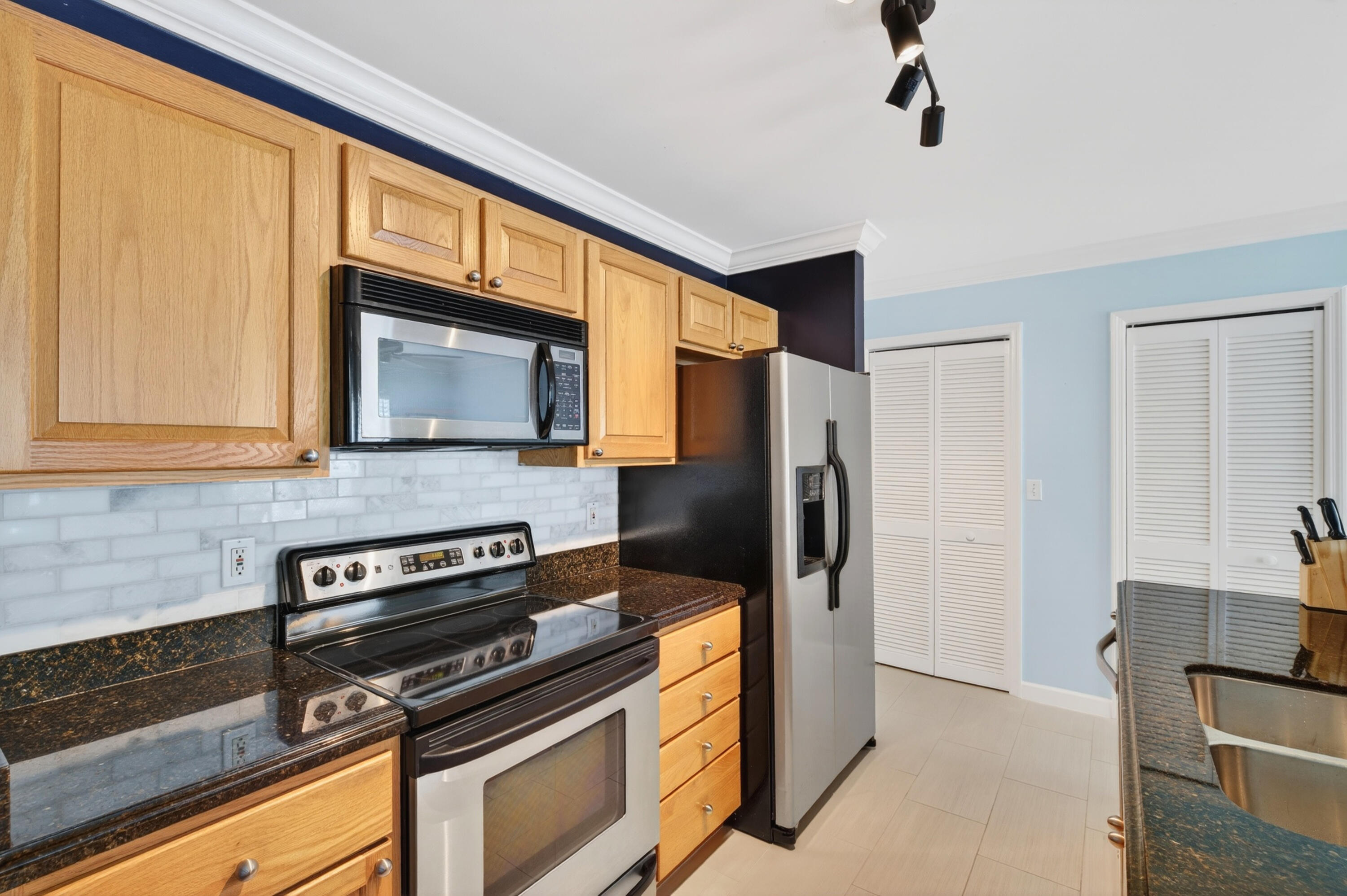 3029 N Roosevelt Boulevard APT 11