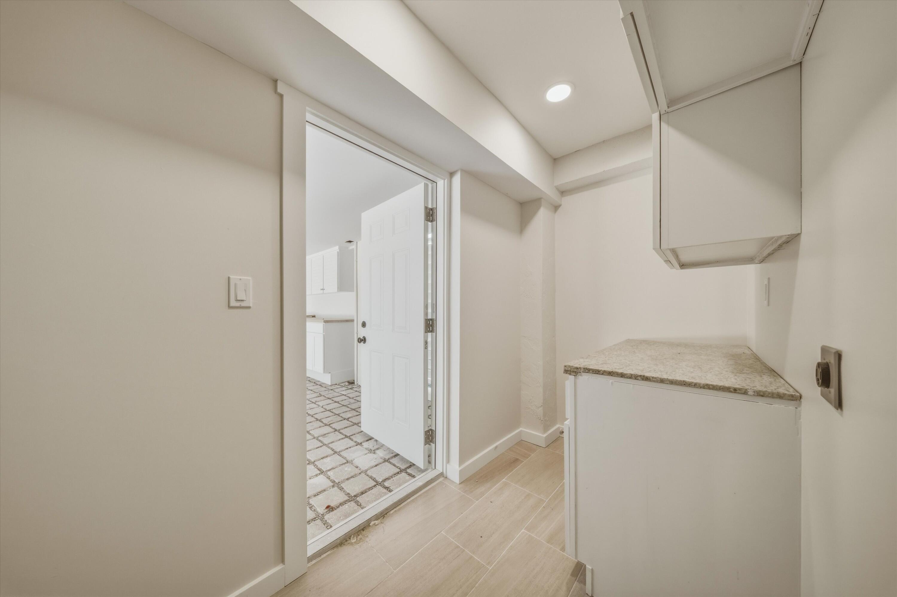123 Venetian Way