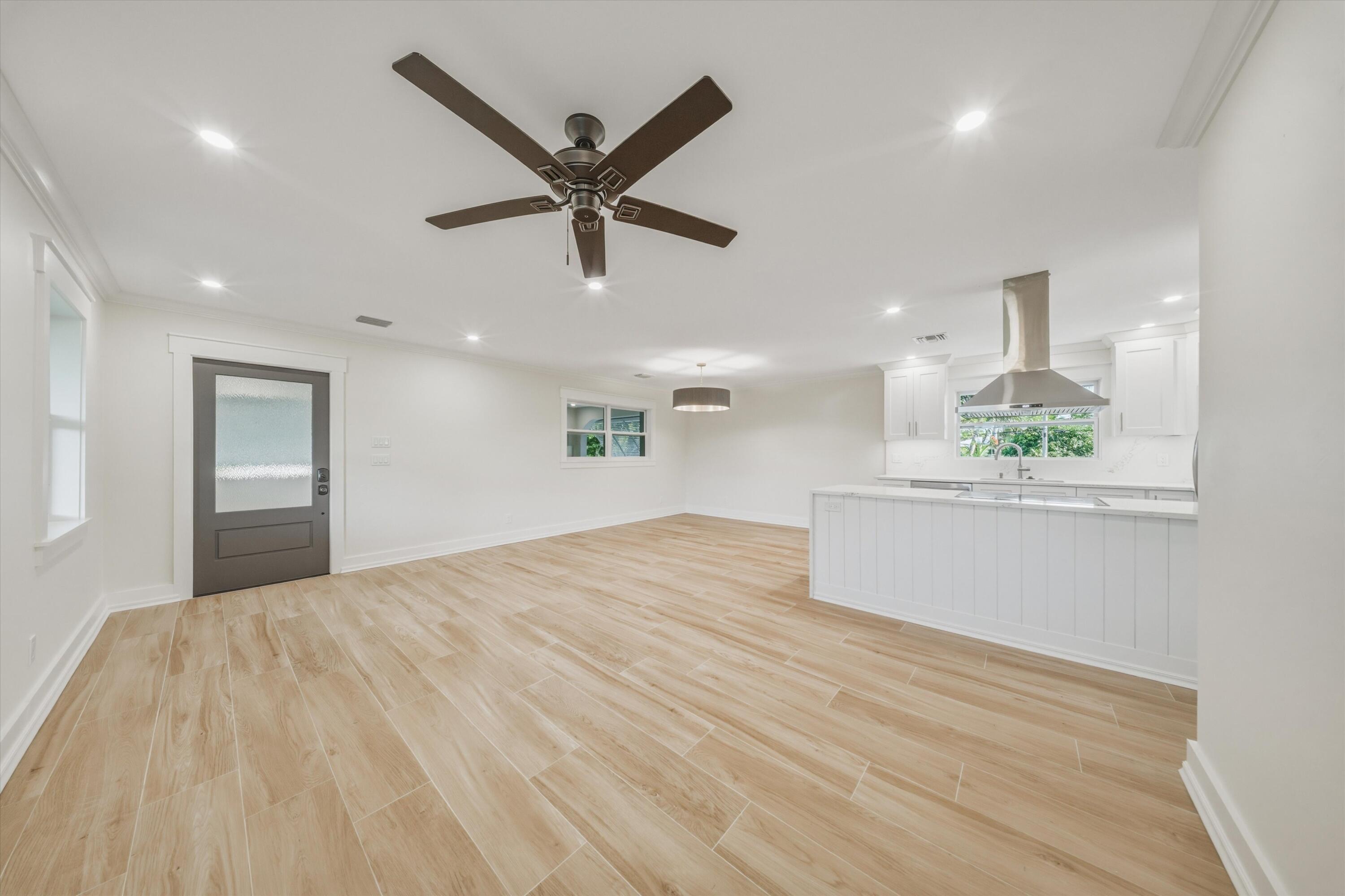 123 Venetian Way