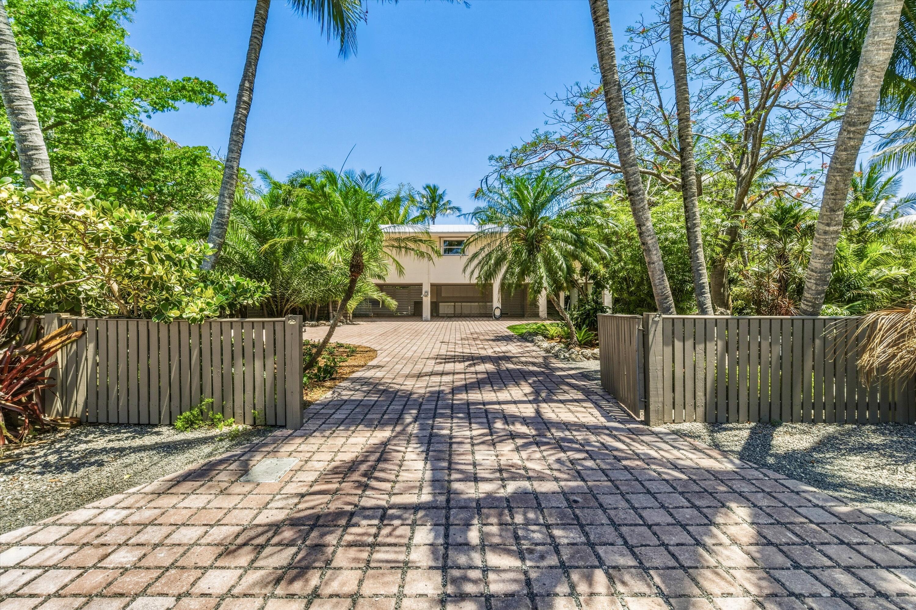 123 Venetian Way