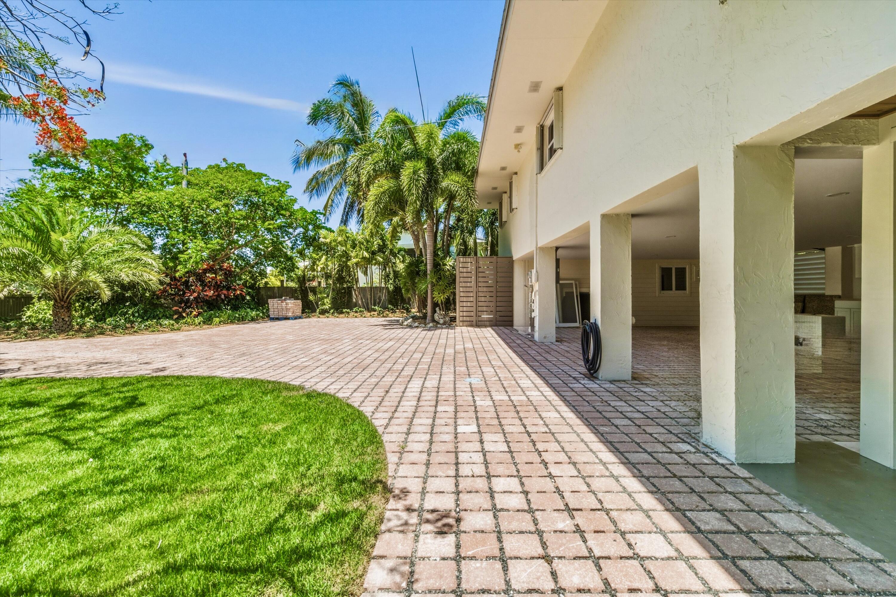 123 Venetian Way