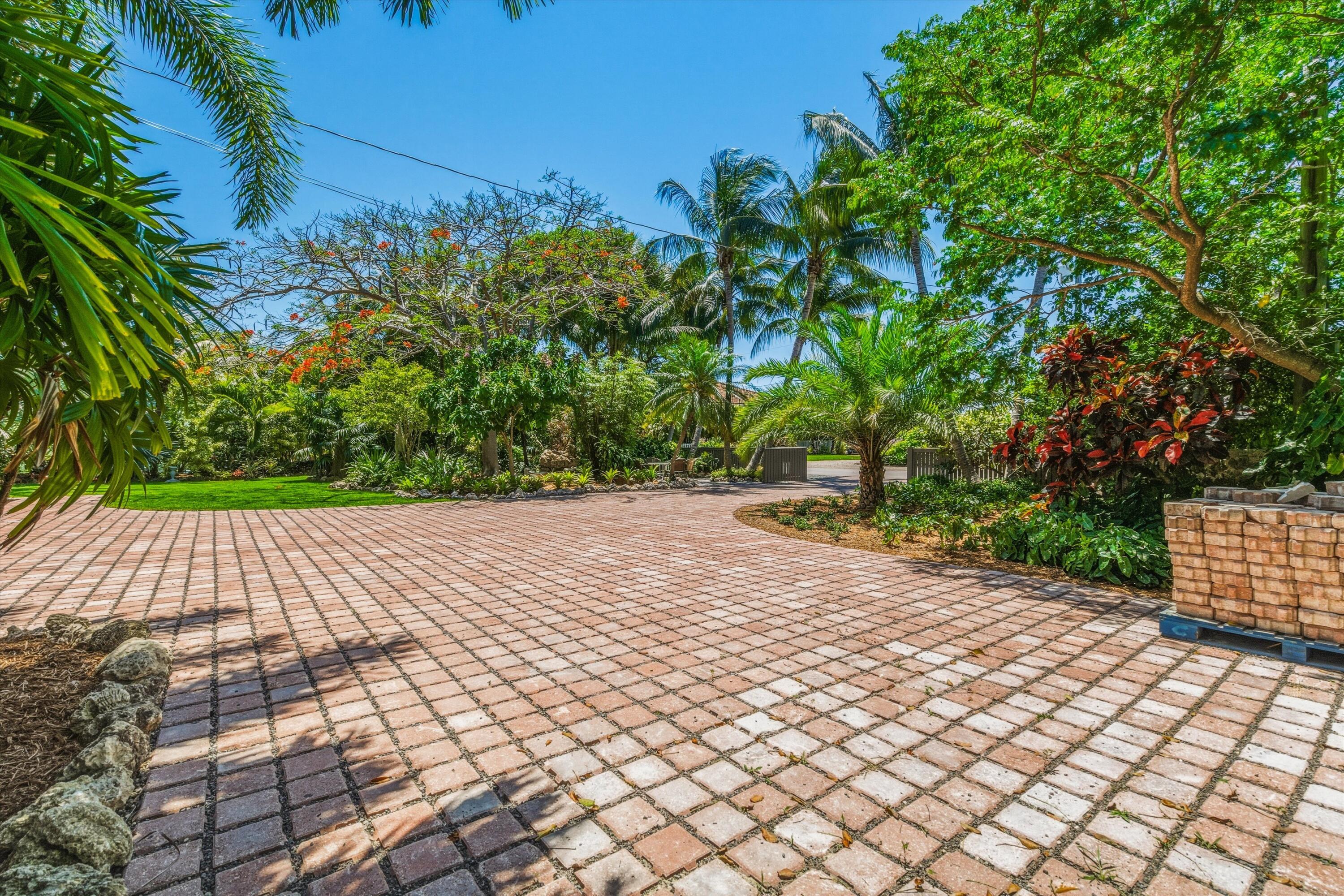 123 Venetian Way