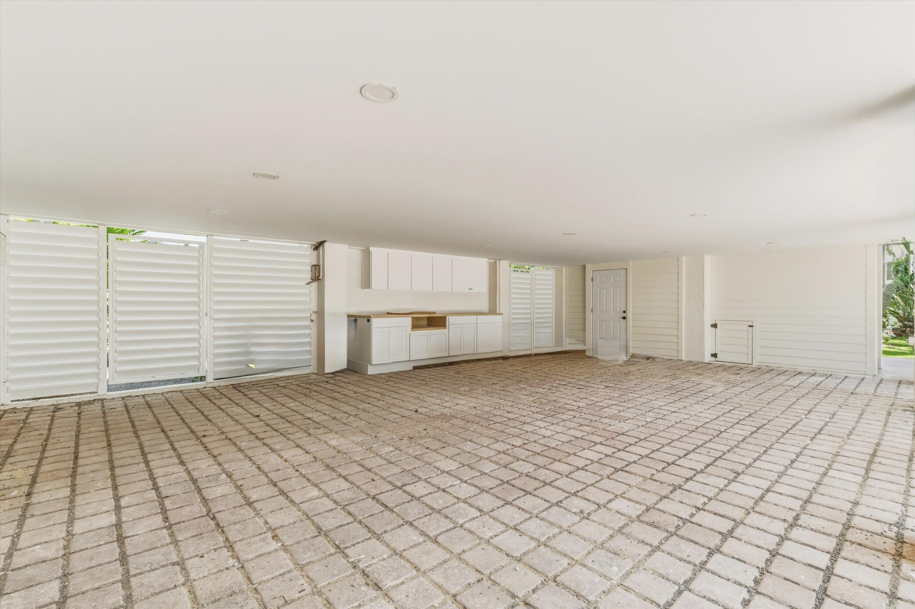 123 Venetian Way