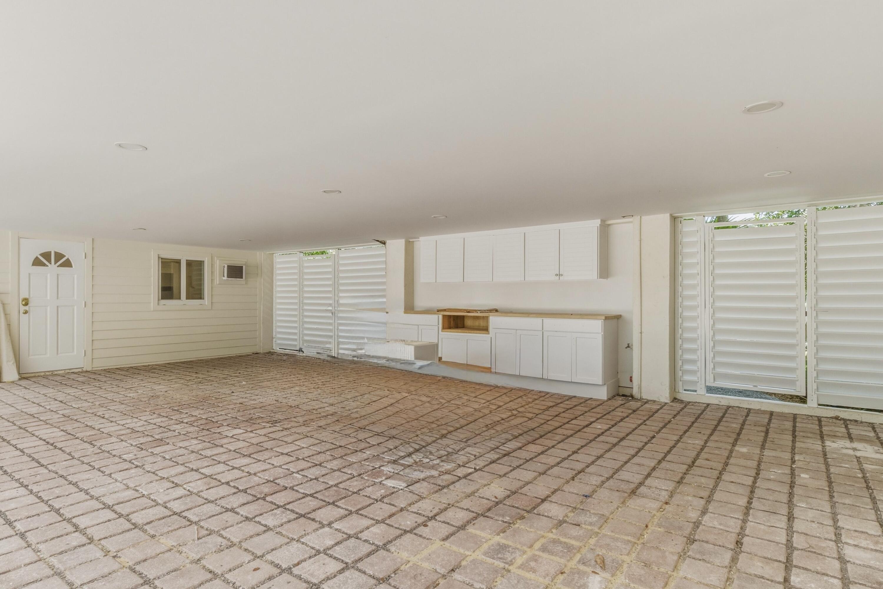 123 Venetian Way