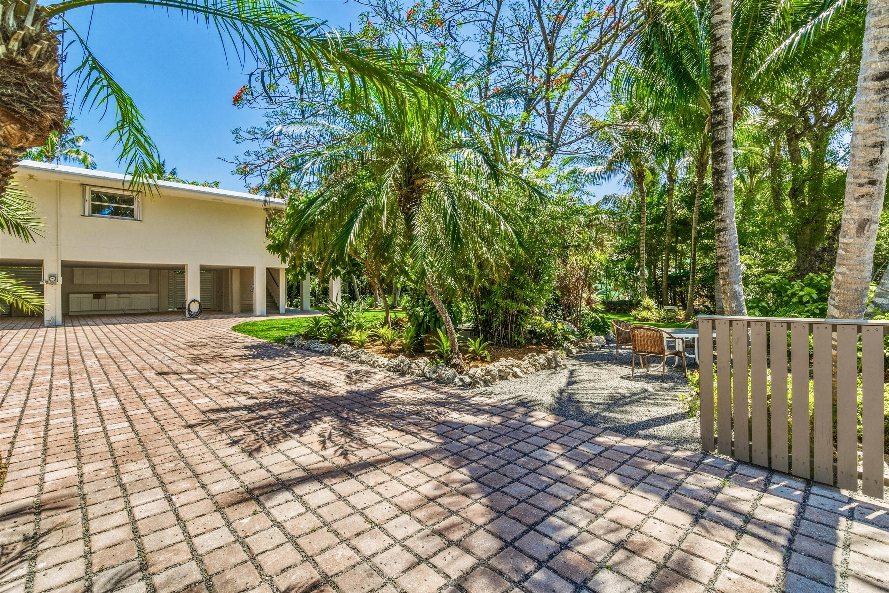 123 Venetian Way