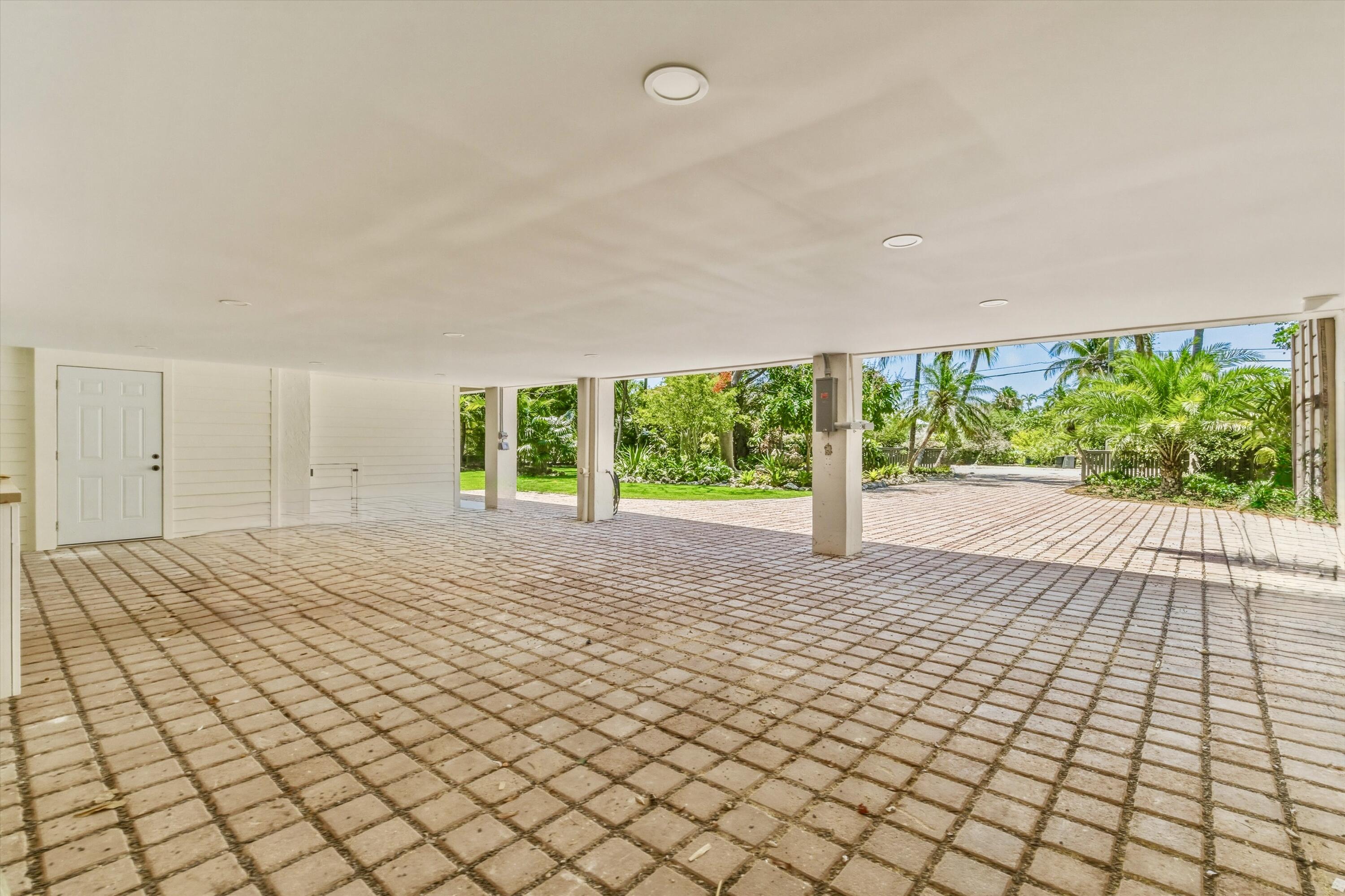 123 Venetian Way
