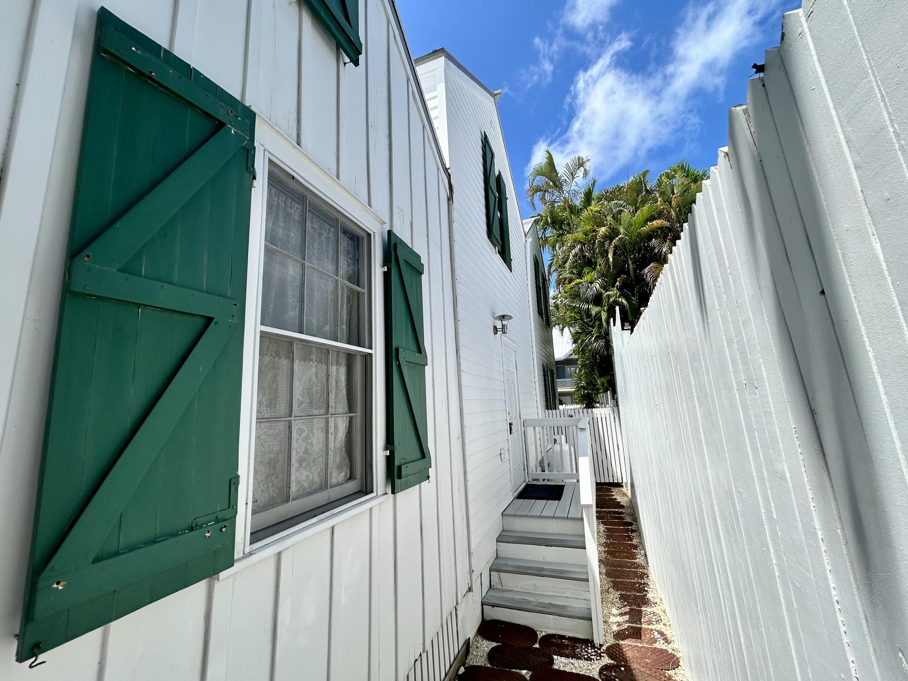 606 Grinnell Street