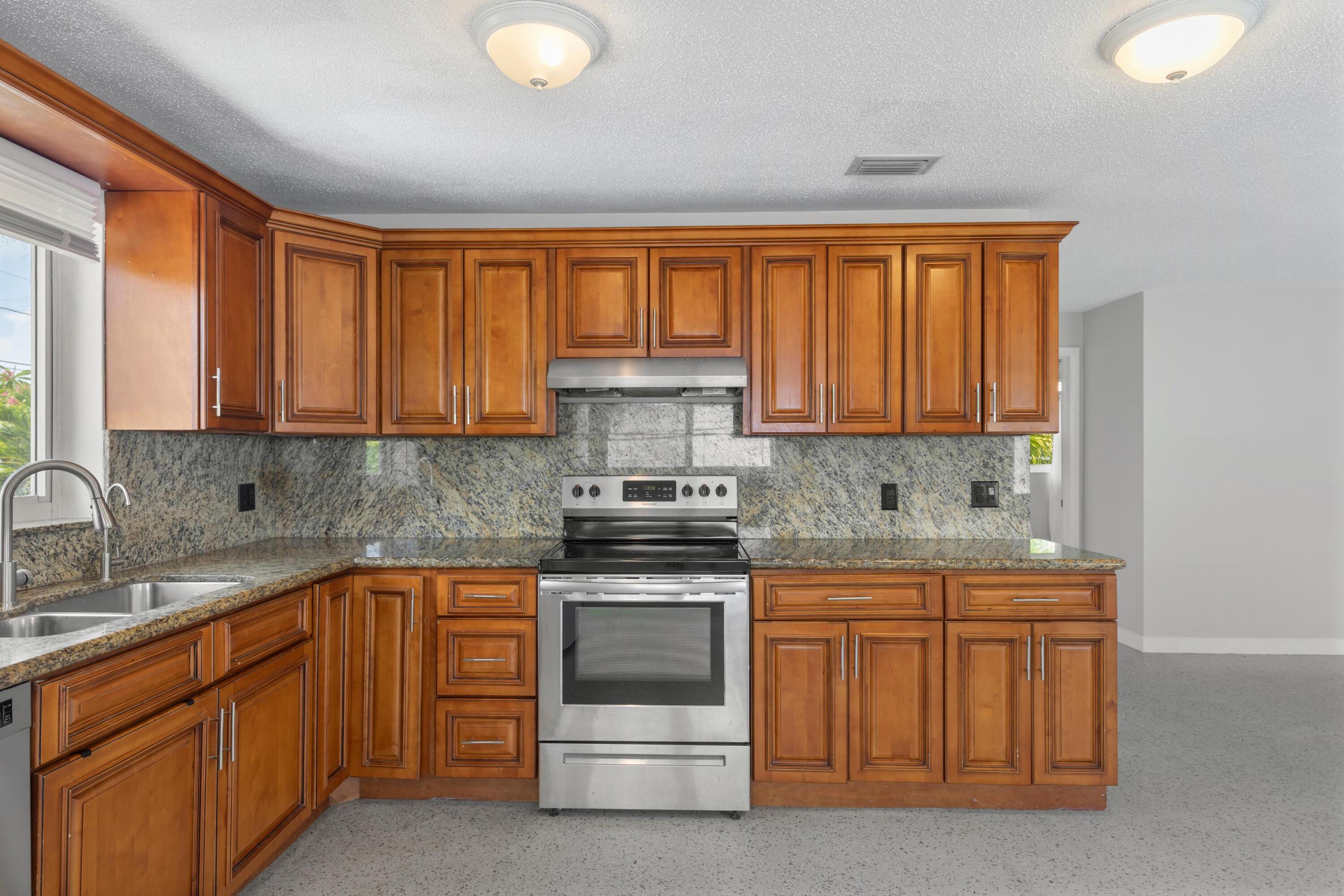 596 W Shore Drive