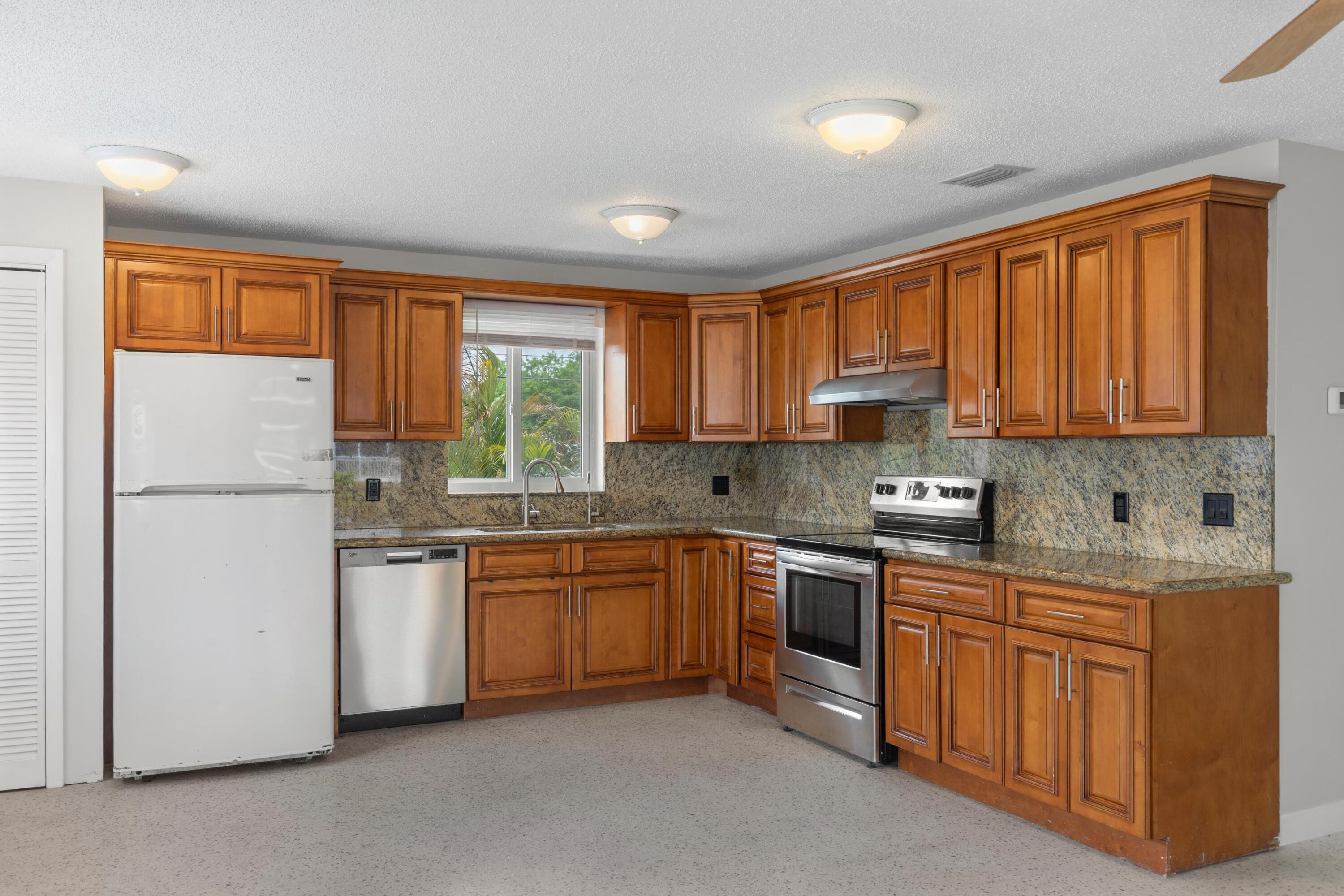 596 W Shore Drive
