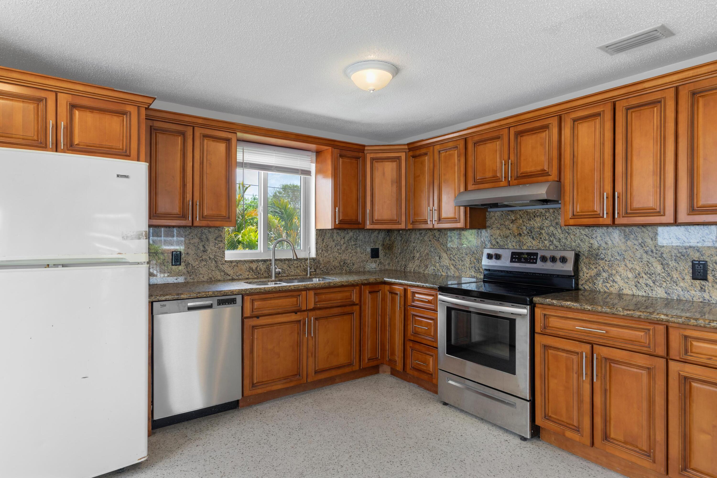 596 W Shore Drive