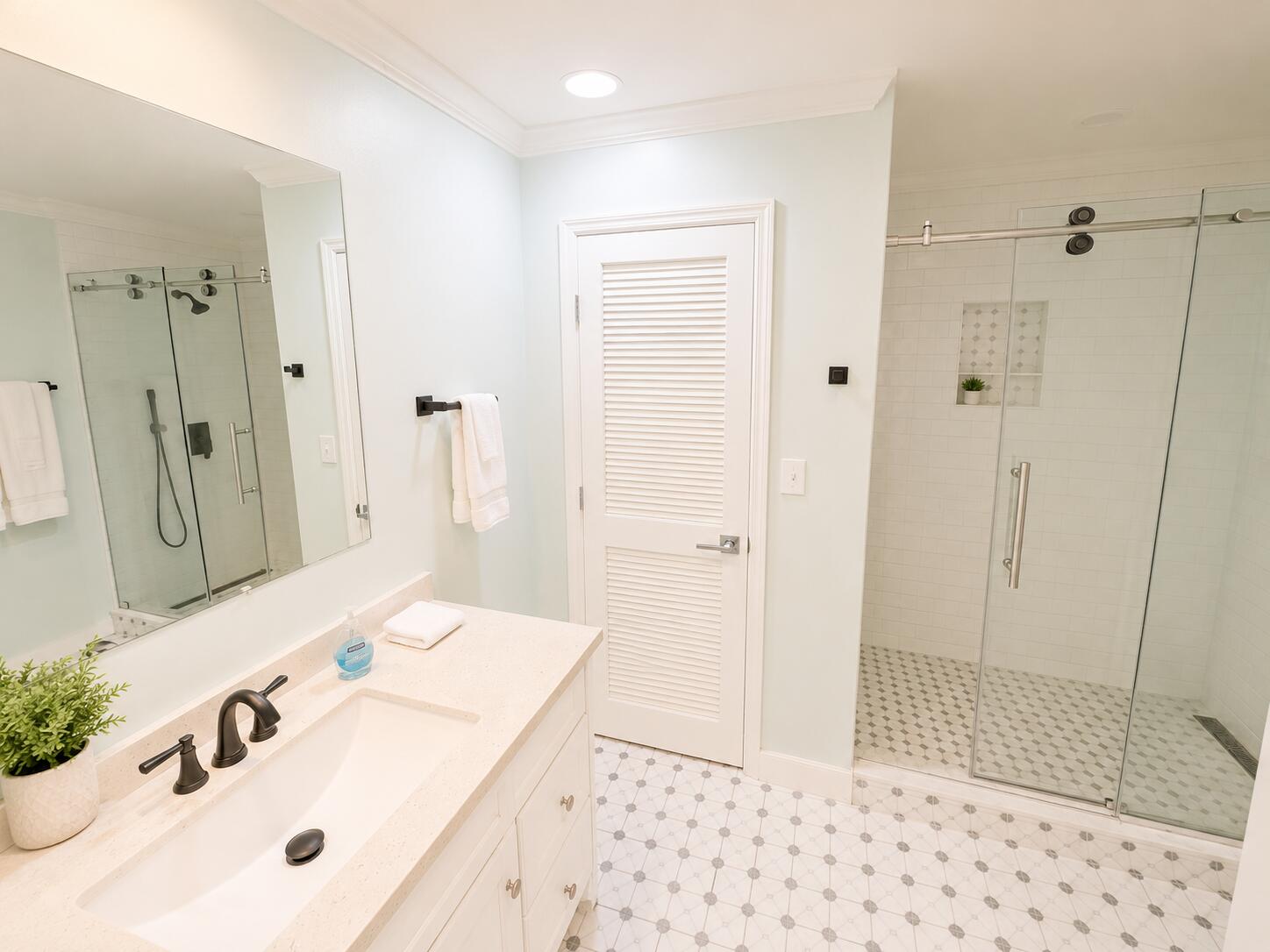 218 Whitehead Street Apartment