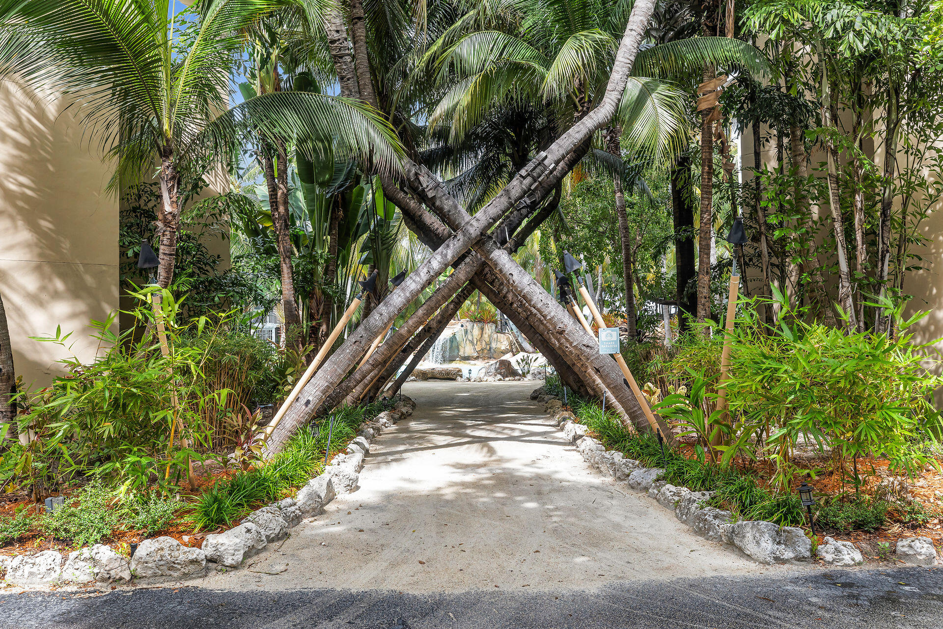 81801 Overseas Highway 716