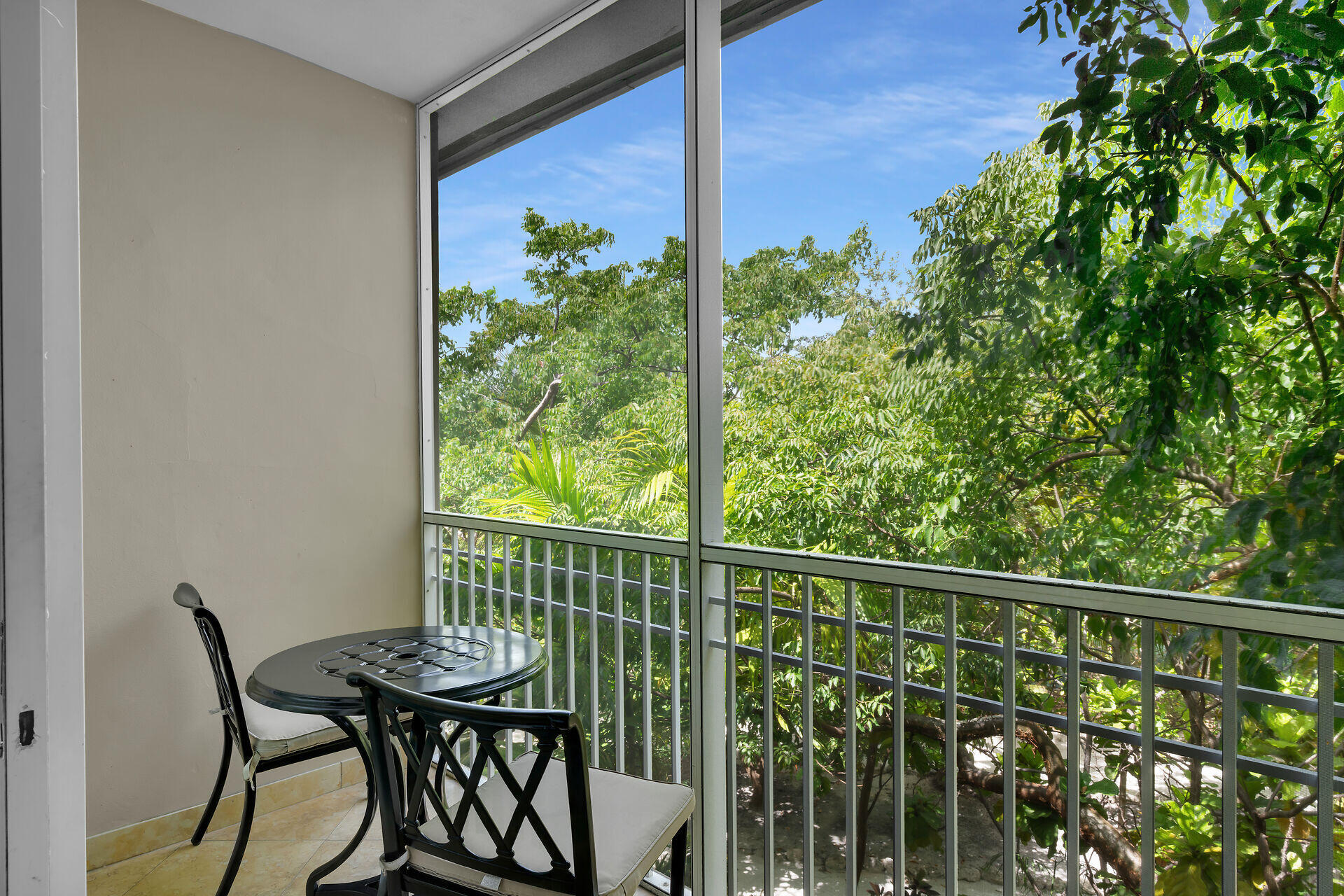 81801 Overseas Highway 716