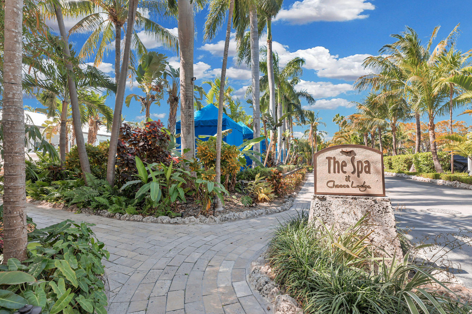 81801 Overseas Highway 715