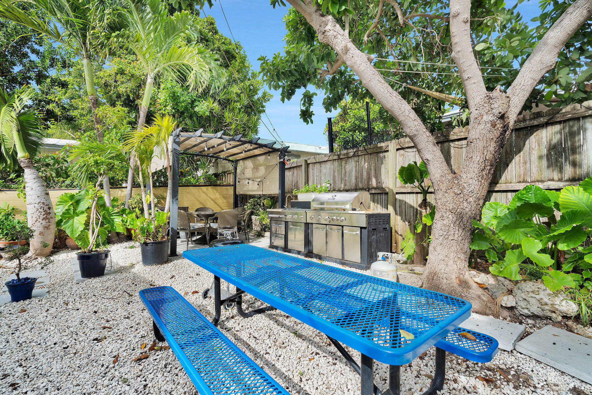 915 Plantation Road