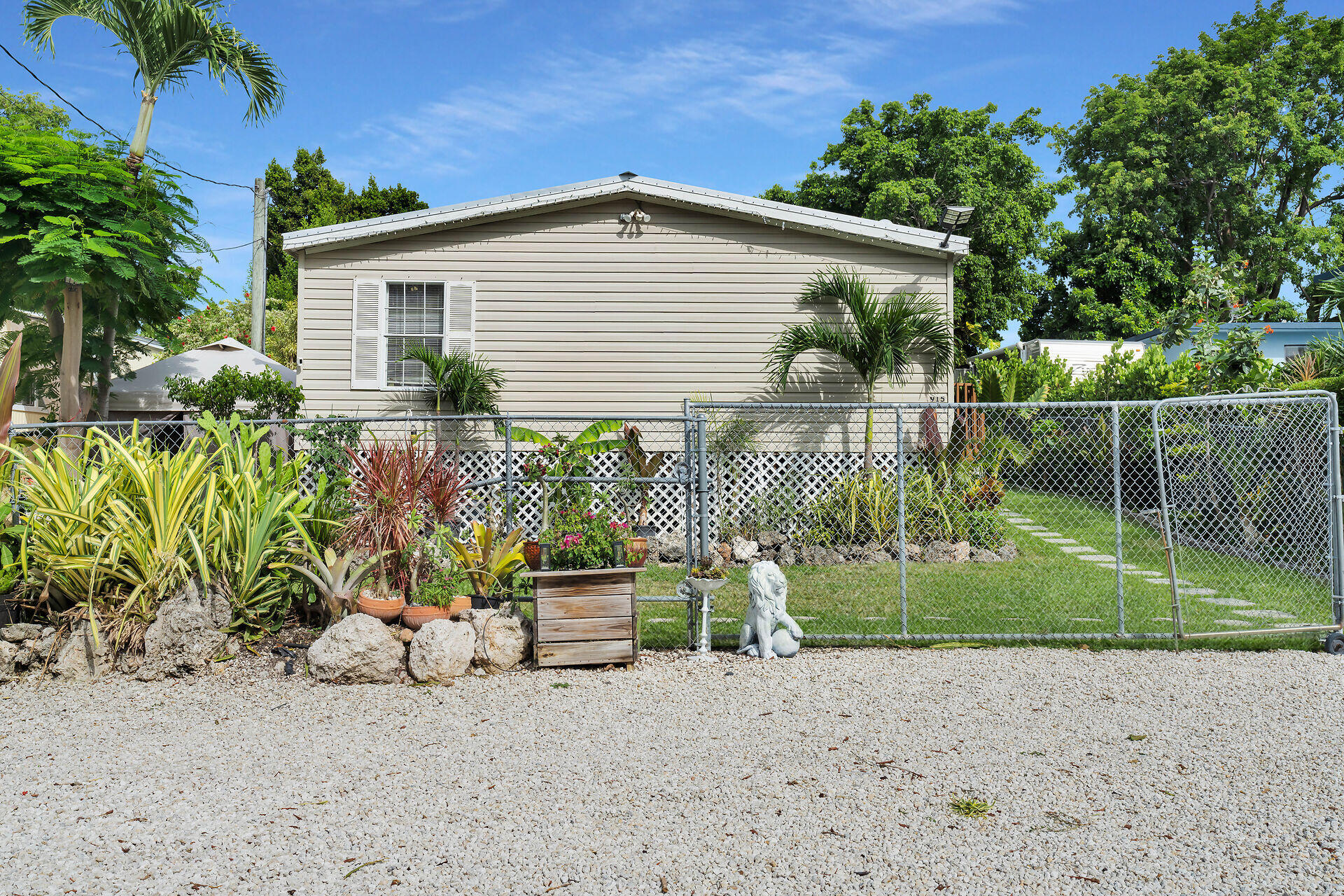 915 Plantation Road