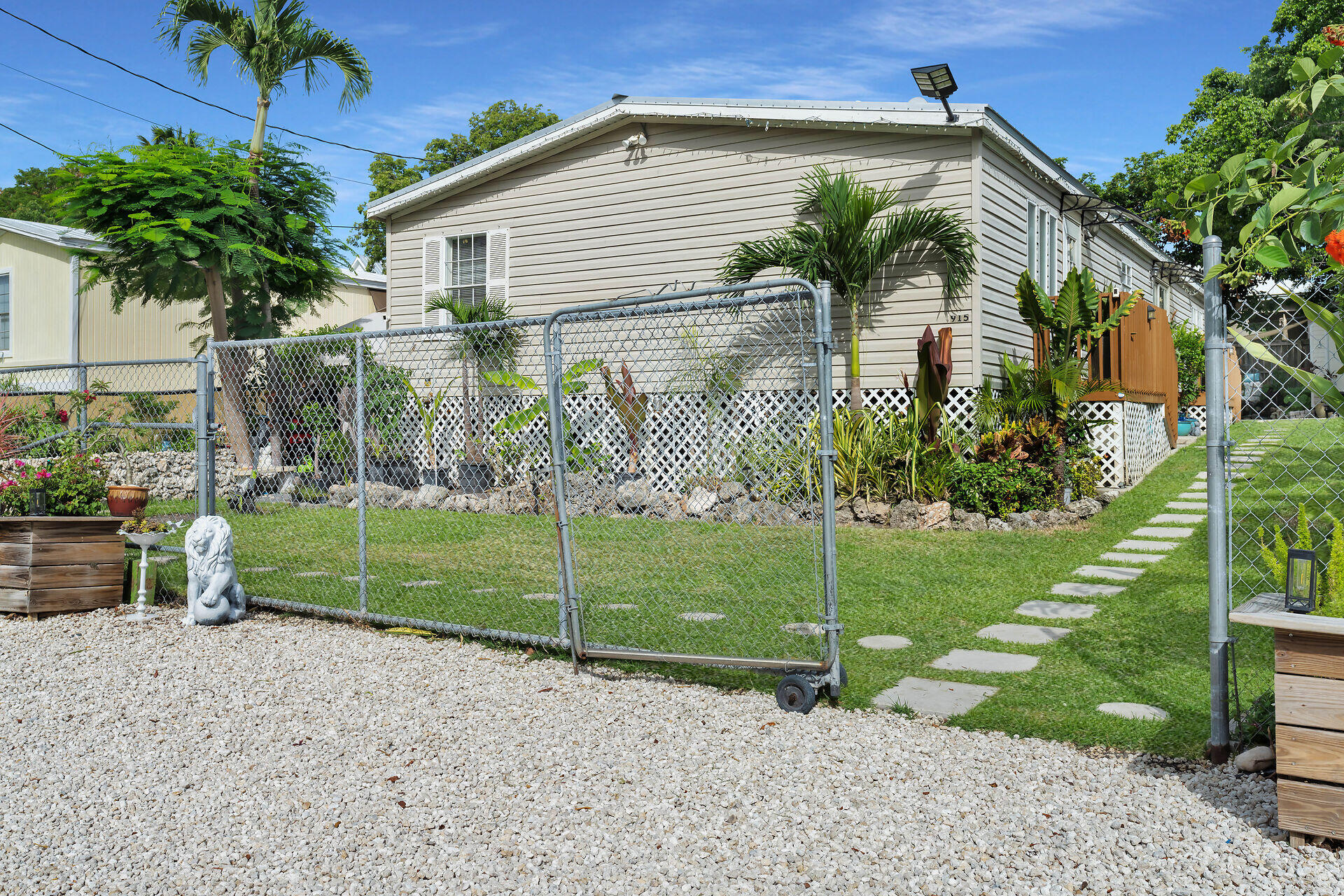 915 Plantation Road