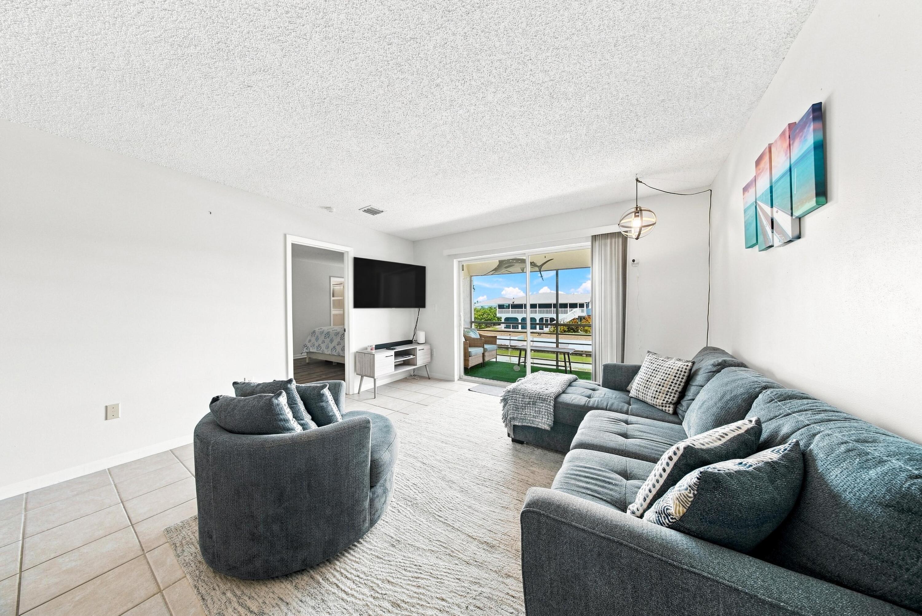 389 N Anglers Drive 206