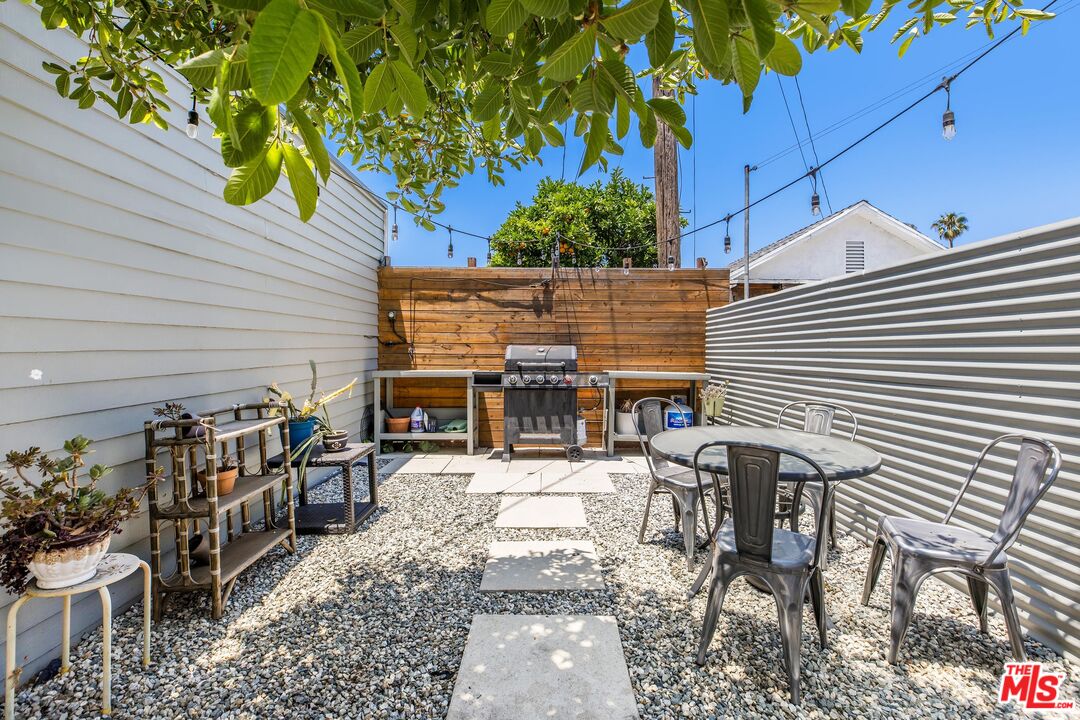 1151 N New Hampshire Ave