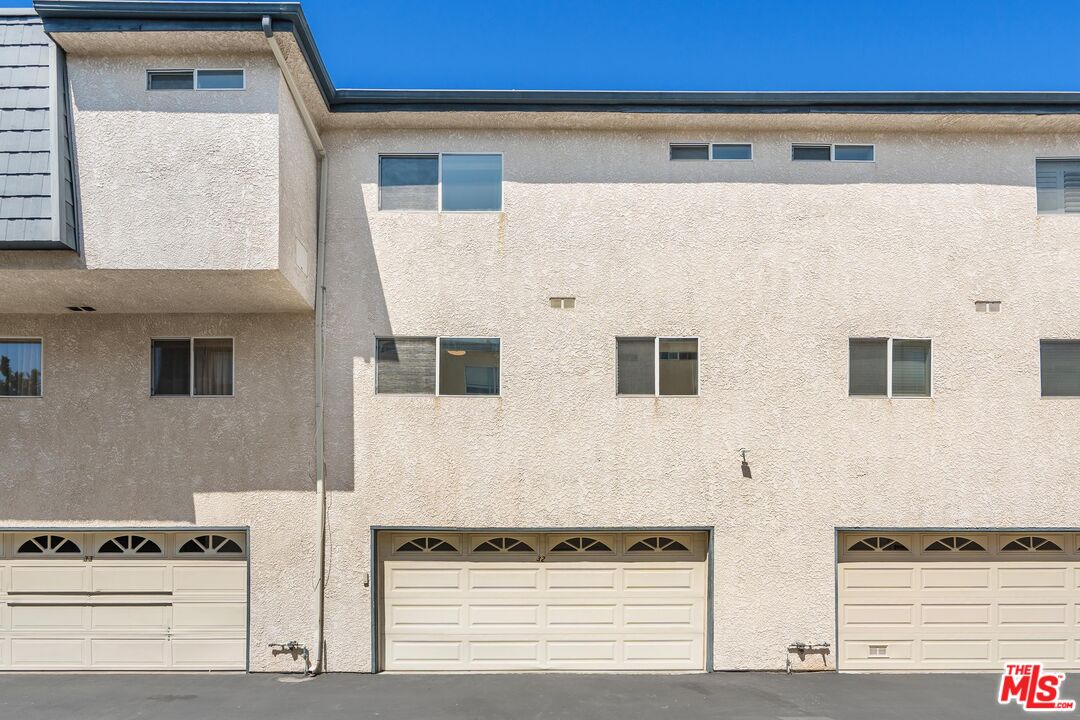18550 Hatteras St Unit: 32