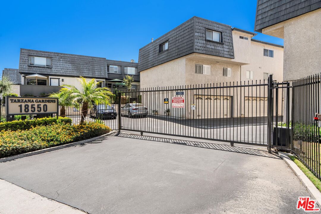 18550 Hatteras St Unit: 32