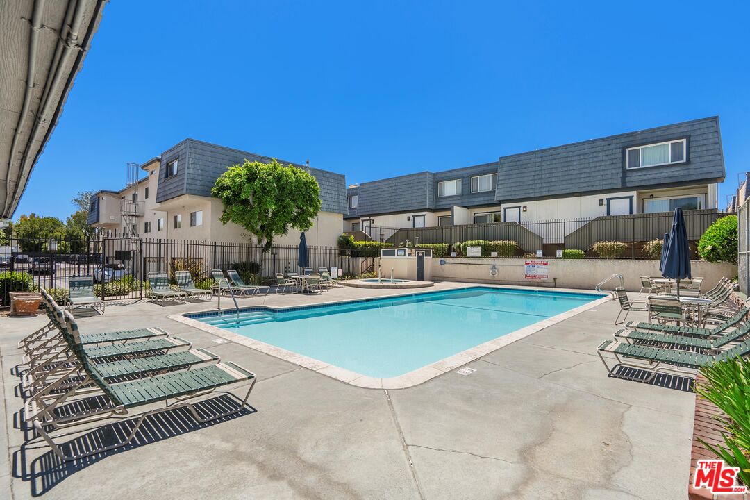 18550 Hatteras St Unit: 32