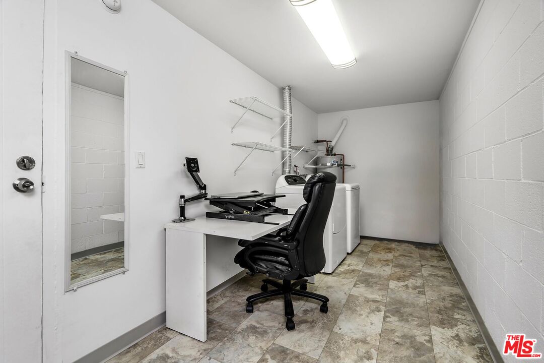 18550 Hatteras St Unit: 32