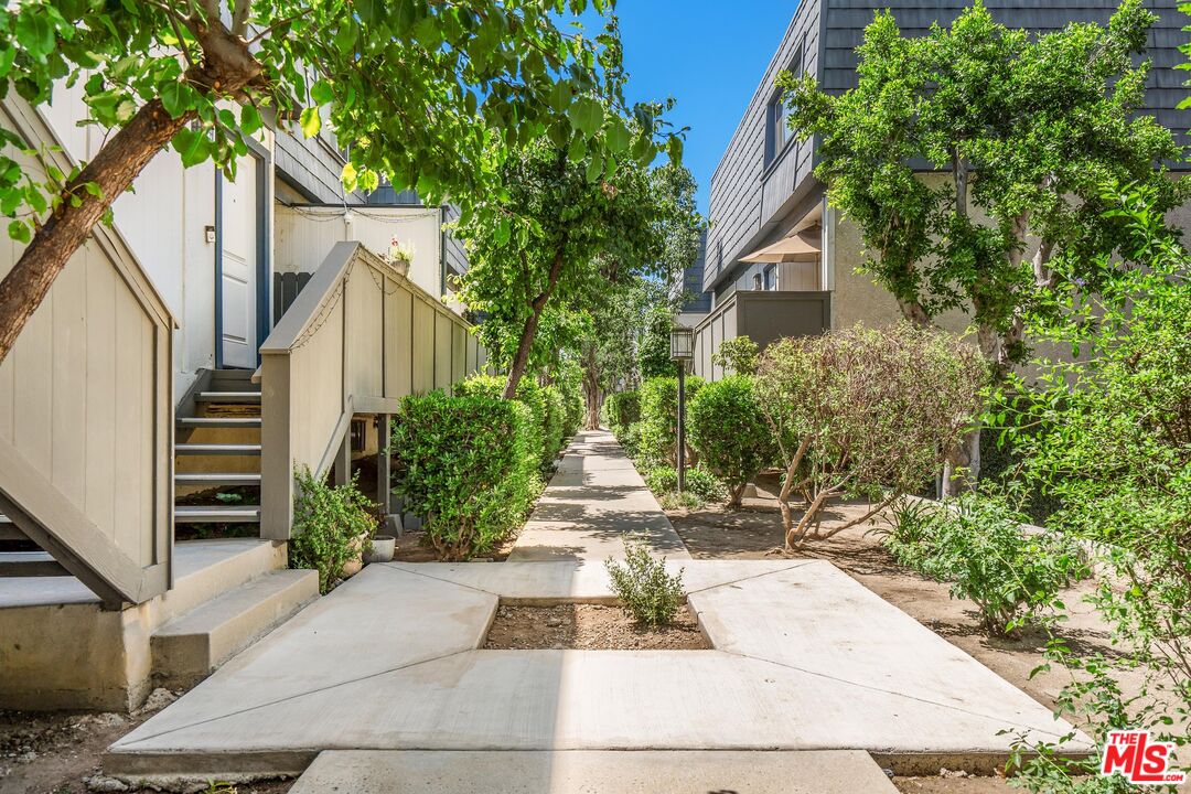 18550 Hatteras St Unit: 32