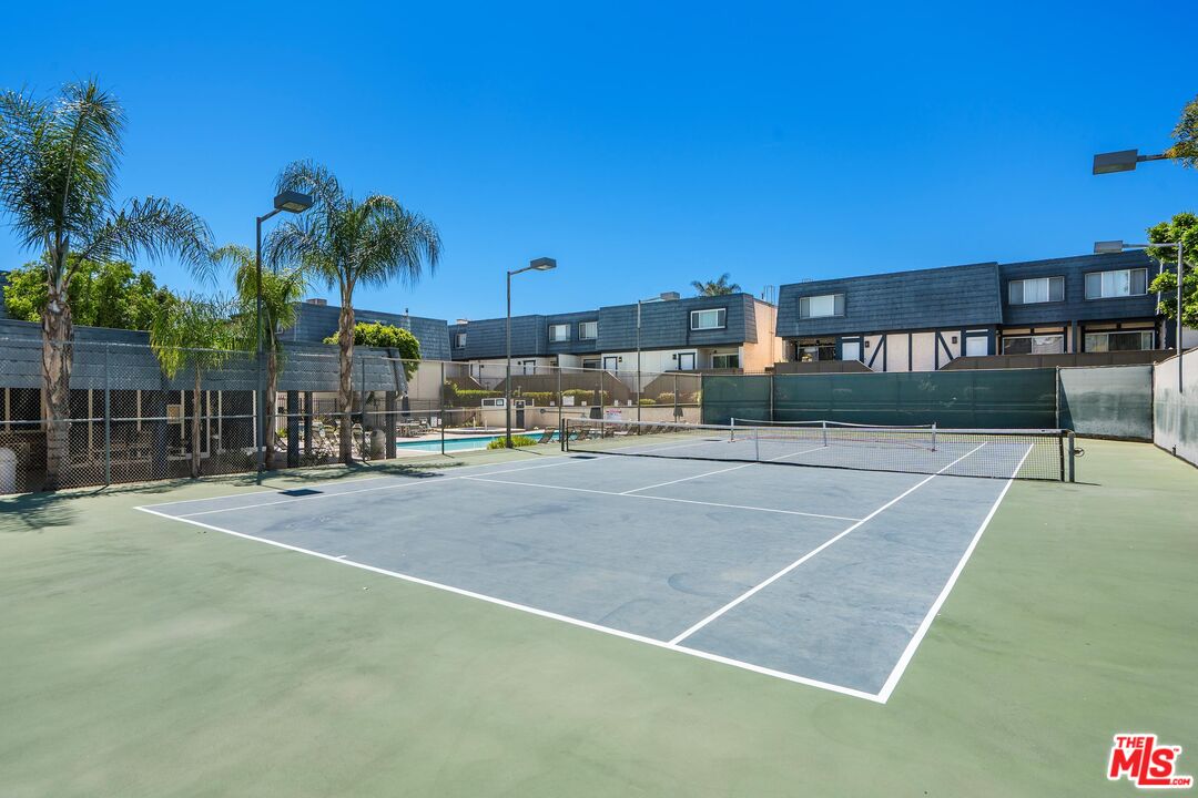 18550 Hatteras St Unit: 32