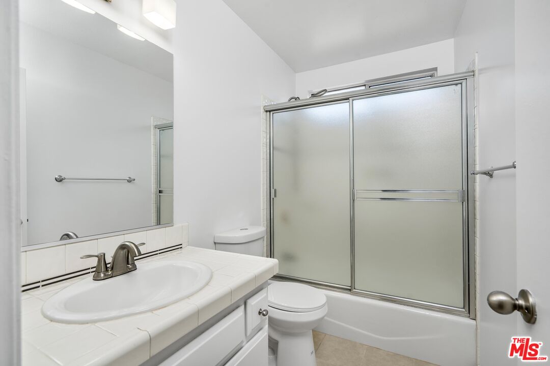 18550 Hatteras St Unit: 32