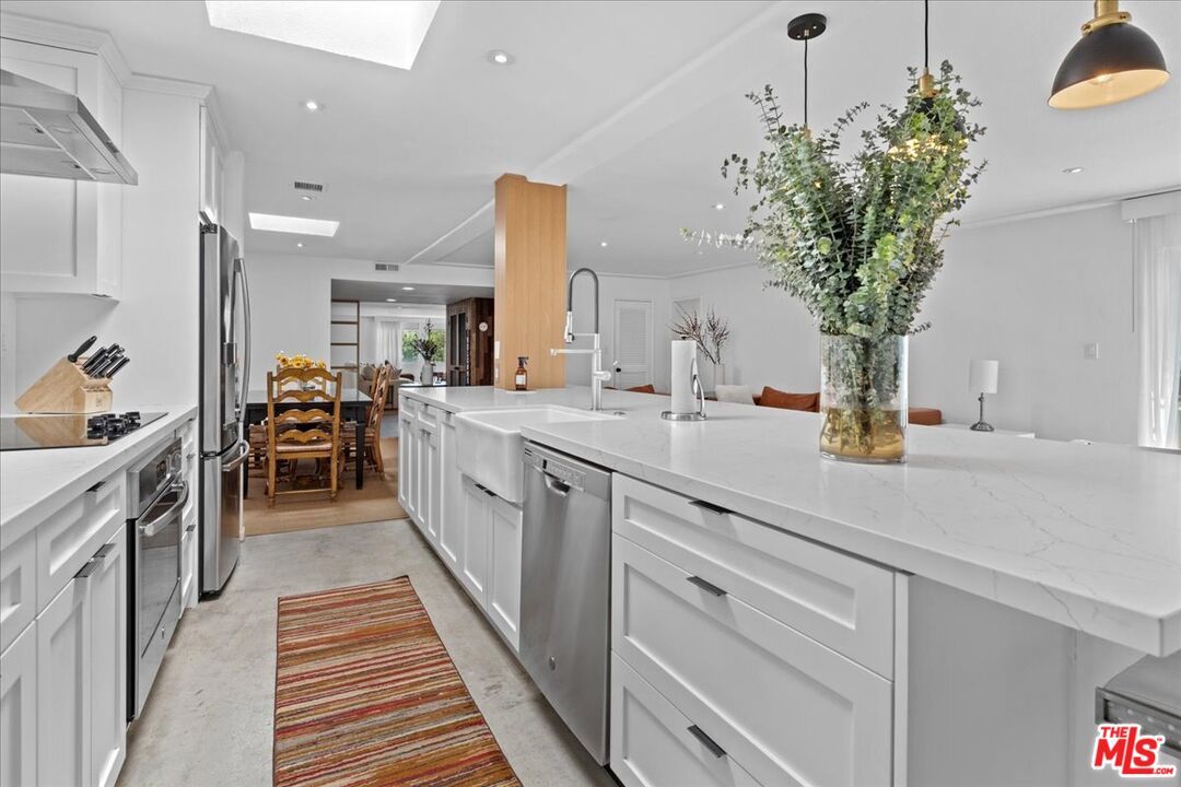 5050 Coldwater Canyon Ave Unit: 310
