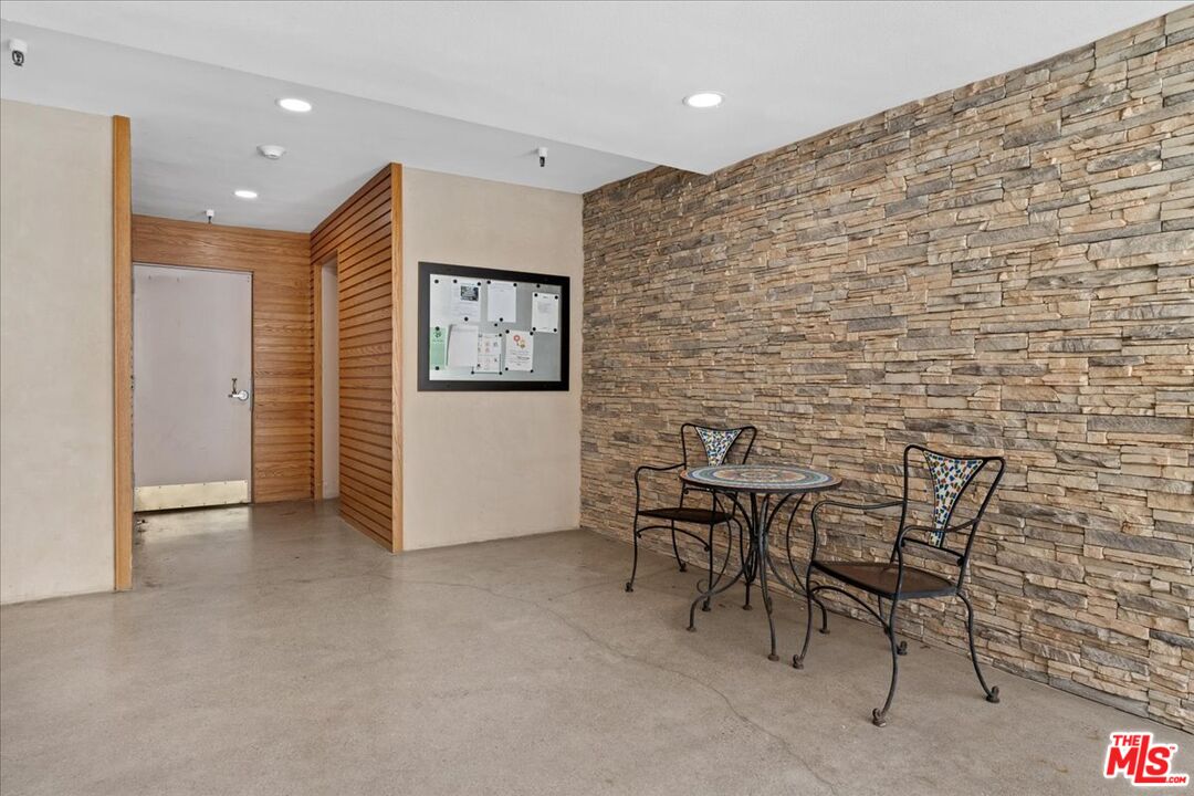 5050 Coldwater Canyon Ave Unit: 310