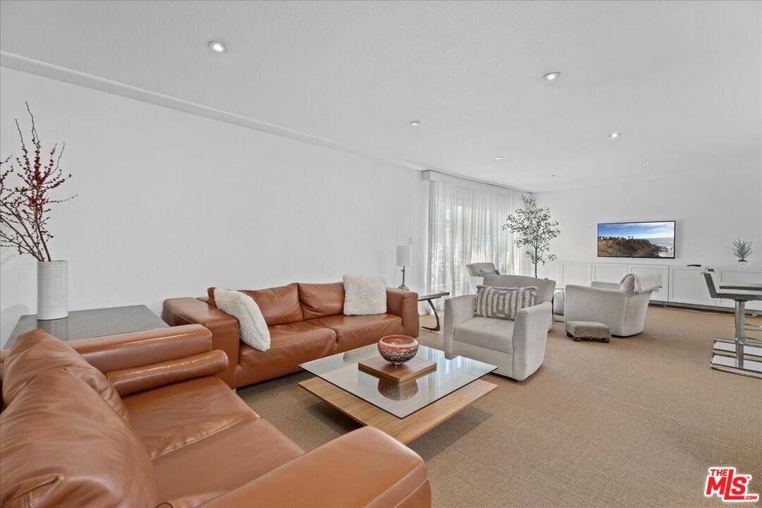 5050 Coldwater Canyon Ave Unit: 310